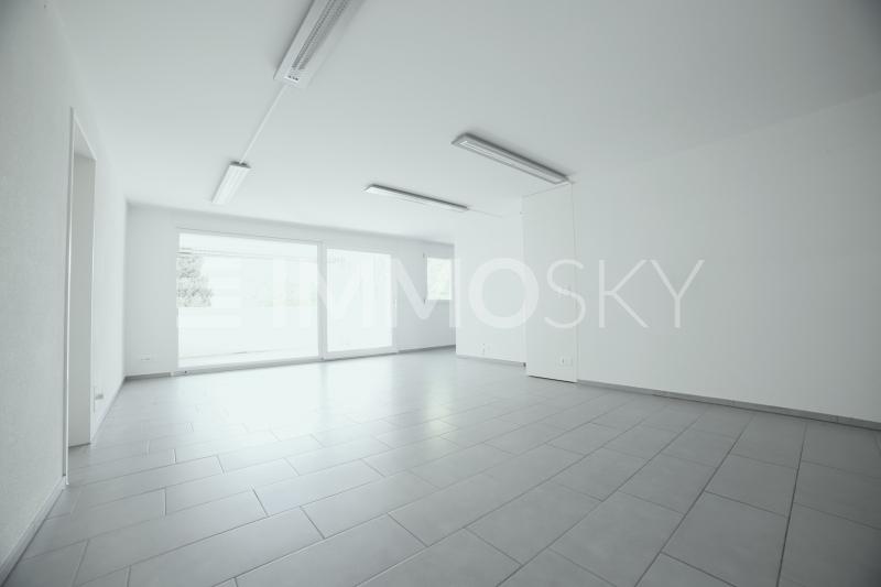 Grosszügiger Wohnbereich mit Ausgang zum Balkon - 3.5 pièces Appartement a Kreuzlingen