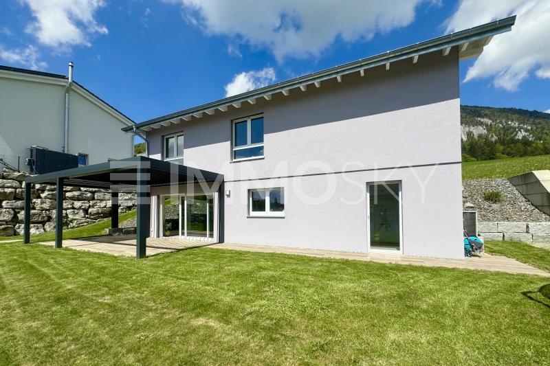 Jardin et terrasse avec pergola - 5.5 pièces Villa a Loveresse
