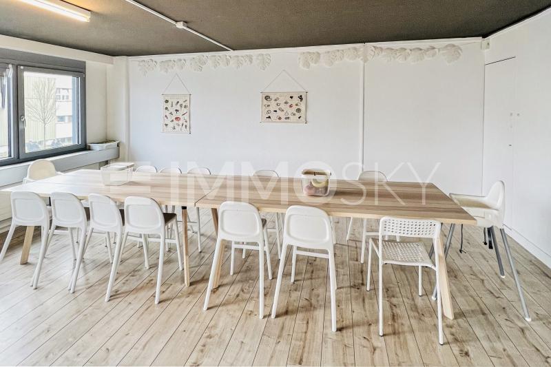 Haltestelle vor der Tür - 2 Zimmer Büro in Dübendorf