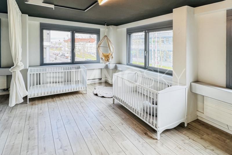 Grosse Variabilität dank mehrgeschossigen Räumlichkeiten - 2 Zimmer Büro in Dübendorf