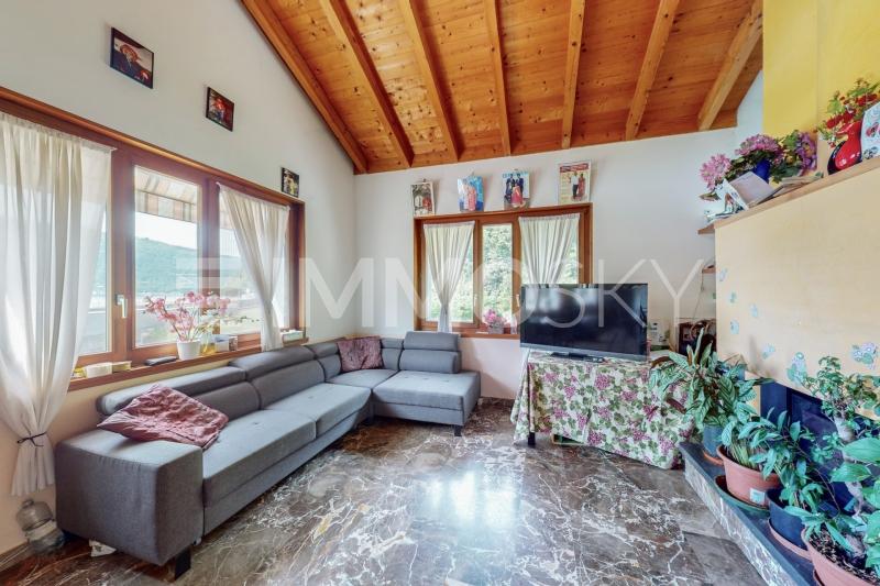 Luminosa zona living con camino - 5.5 rooms Flat in Maroggia