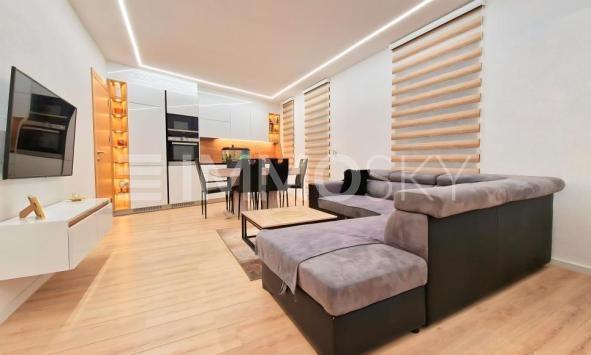 Séjour lumineux - 4 pièces Maison bifamiliale a Ardon