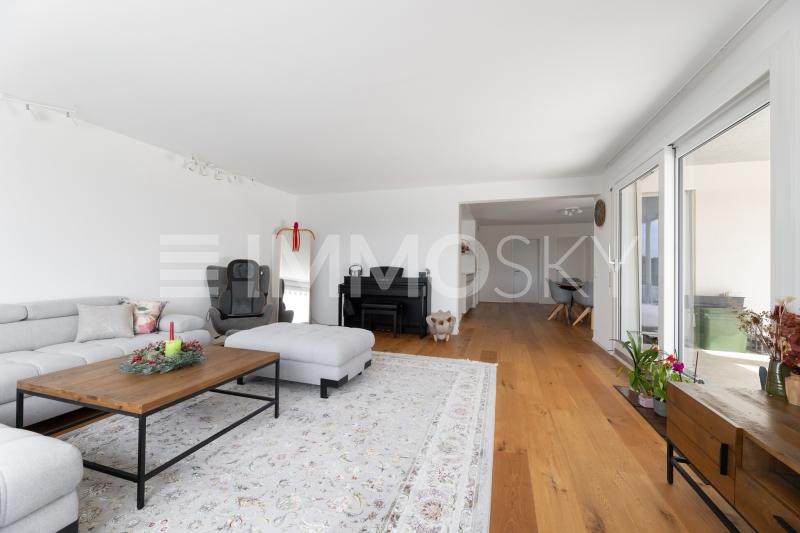Weitläufiger Wohnbereich - 4.5 Zimmer Terrassenwohnung in Erlinsbach
