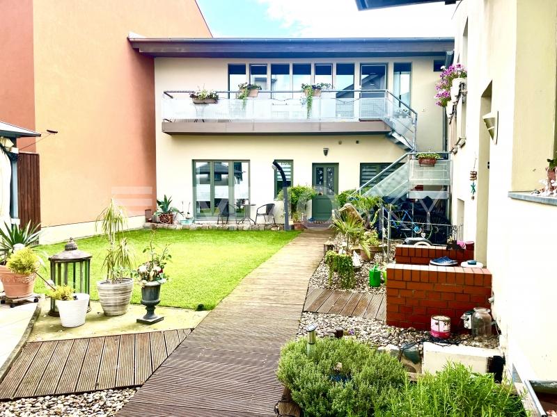 Blick zum Haus vom Innenhof  - 