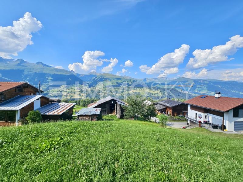 Himmlische Aussicht - Bauland in Obersaxen Meierhof