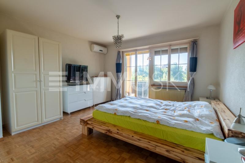 Helle Schlafzimmer mit Zugang zum Balkon - 7.5 pièces Maison a Oensingen