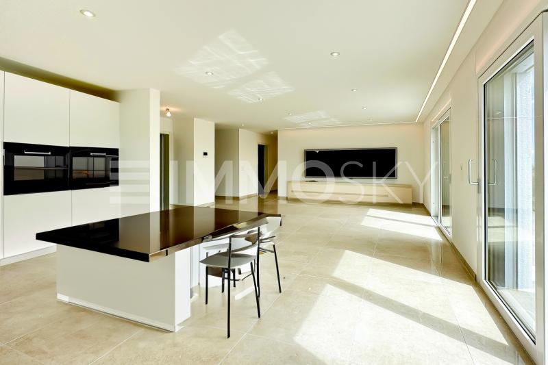 Grand espace de vie, meublé avec IA - 5.5 Zimmer Terrassenwohnung in Salavaux