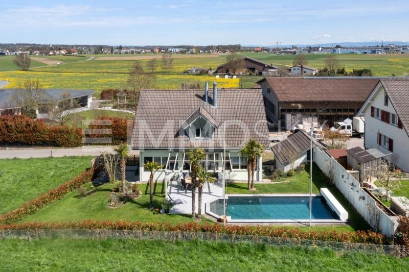 Grosses Einfamilienhaus mit Pool - 7.5 pièces Maison individuelle a Amriswil