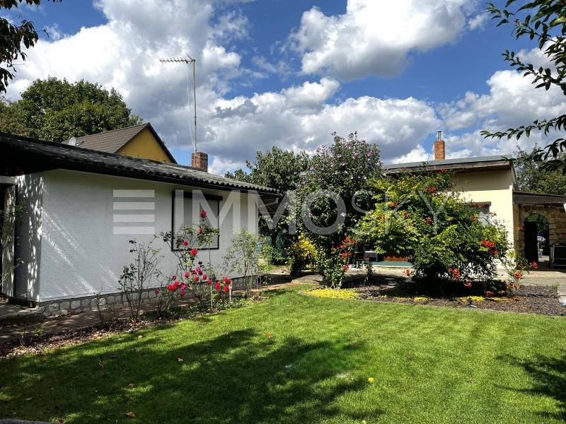 Sommerhaus auf dem Grunstück - 