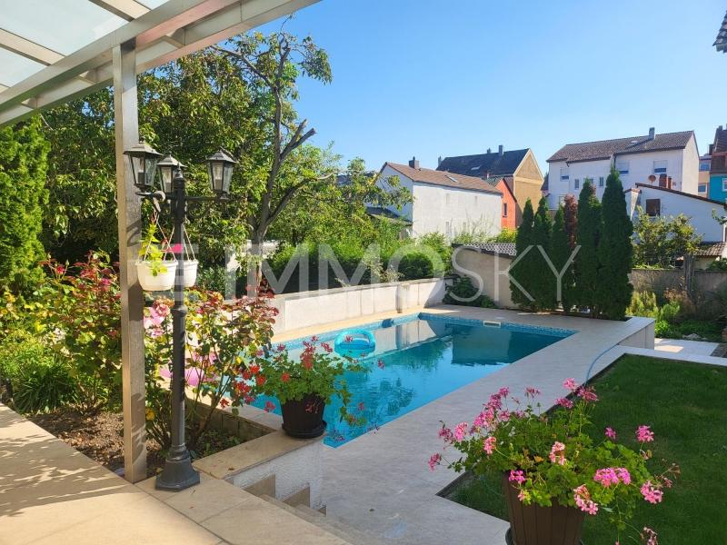 Terrasse mit Blick in den Garten - 