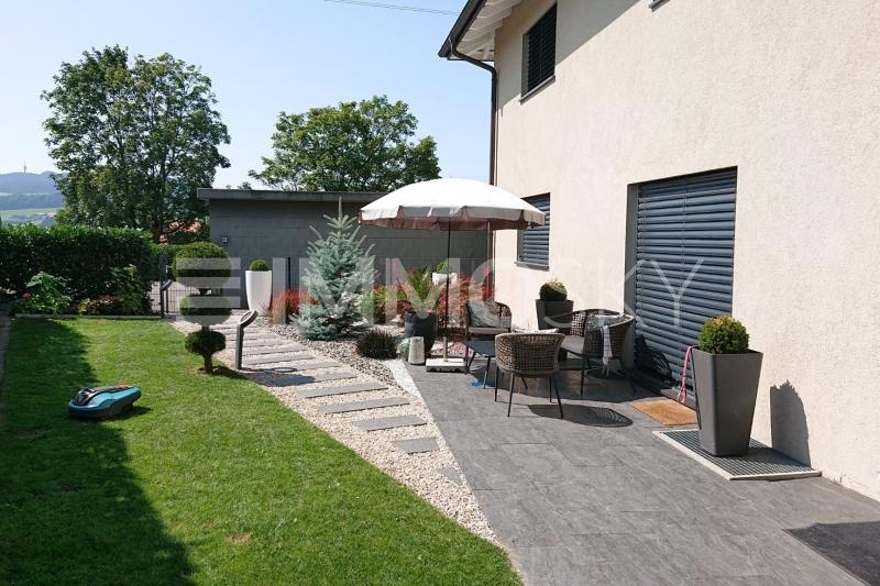 Terrasse et entrée - 7.5 Zimmer Villa in Pont la Ville