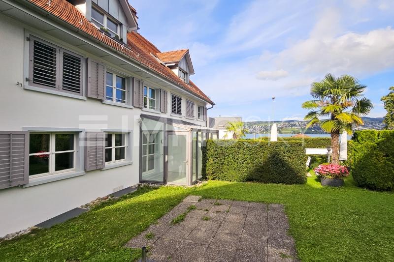 Seesicht – ideal für Entspannung und gesellige Momente inmitten einer grünen Oase - 2.5 Zimmer Gartenwohnung in Thalwil