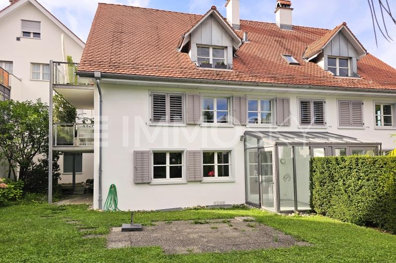 Aussenansicht, Gartenwohnung im Haus links - 2.5 Zimmer Gartenwohnung in Thalwil