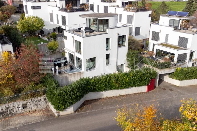 Das Haus beeindruckt bereits von aussen mit seiner imposanten Erscheinung - 5.5 pièces Maison a Pratteln