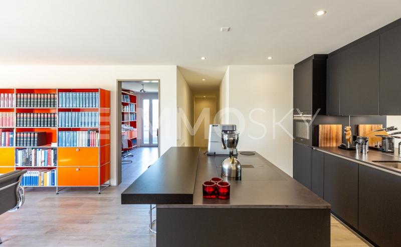 Von Eingangsbereich gelangen Sie gleich in die offene Wohnküche - 3.5 Zimmer Wohnung in Opfikon