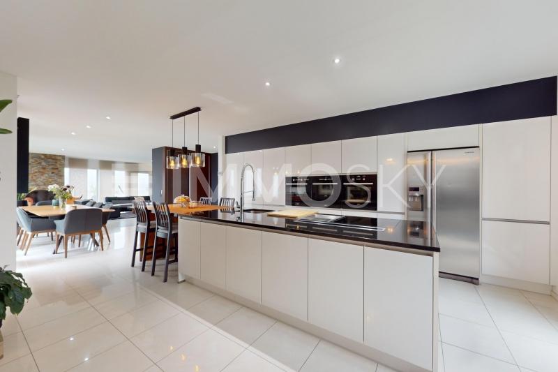 Cuisine américaine de standing ouverte sur le séjour - 7.5 Zimmer Villa in Pont la Ville