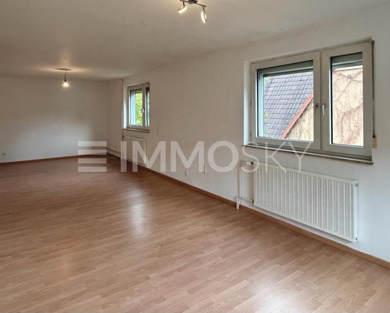 Großzügiges Wohnzimmer - 