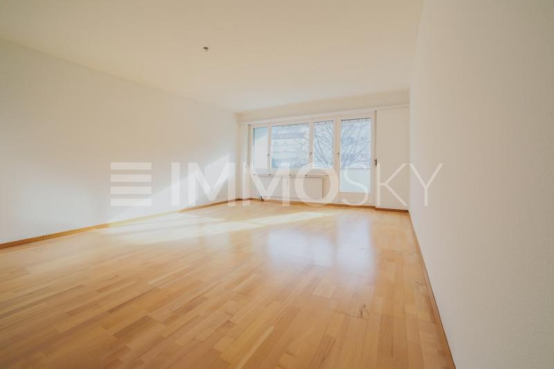 Wohnbereich mit Ausgang zum Balkon - 2.5 Zimmer Etagenwohnung in Rorschacherberg