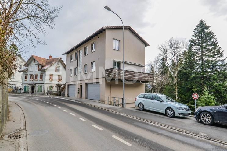 Drei Aussenstellplätze – komfortable Parkmöglichkeiten direkt vor der Tür - 10 rooms Multi-family house in Walzenhausen