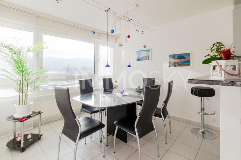 Essbereich mit Aussicht - 4.5 Zimmer Etagenwohnung in Hinterkappelen