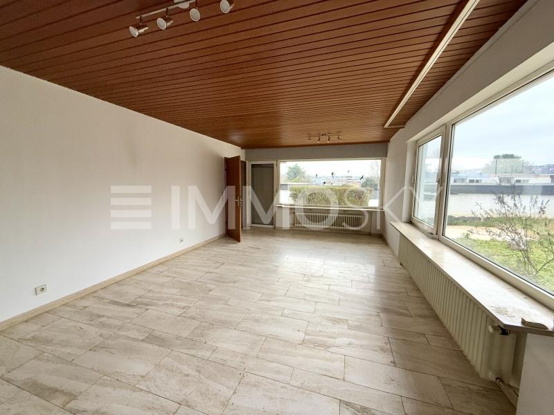 Lichtdurchflutetes Wohnzimmer - 