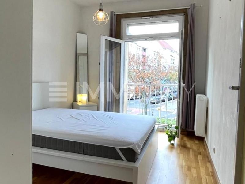 Helles Schlafzimmer mit Großem Fenster - 