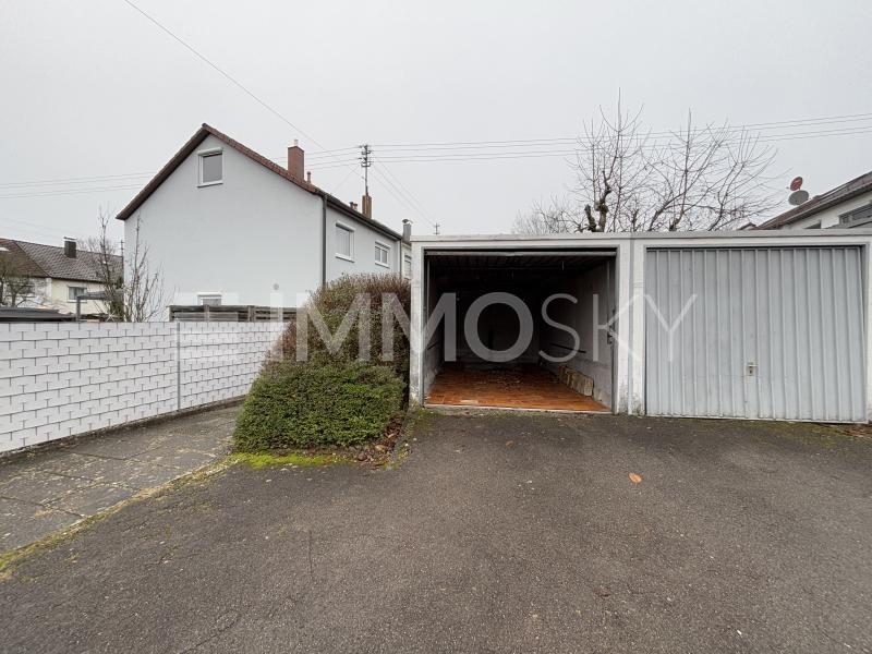 Garage mit Stellplatz - 