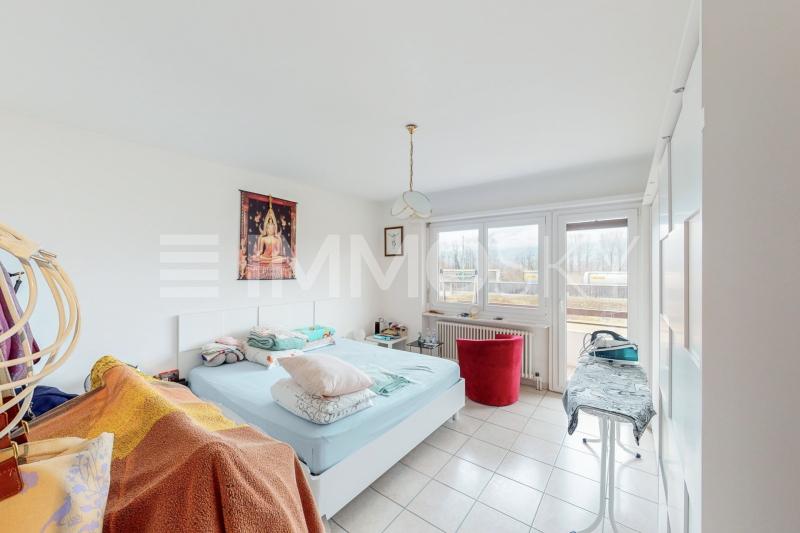 Camera da letto con accesso diretto al balcone - 3.5 stanze Appartamento a Quartino
