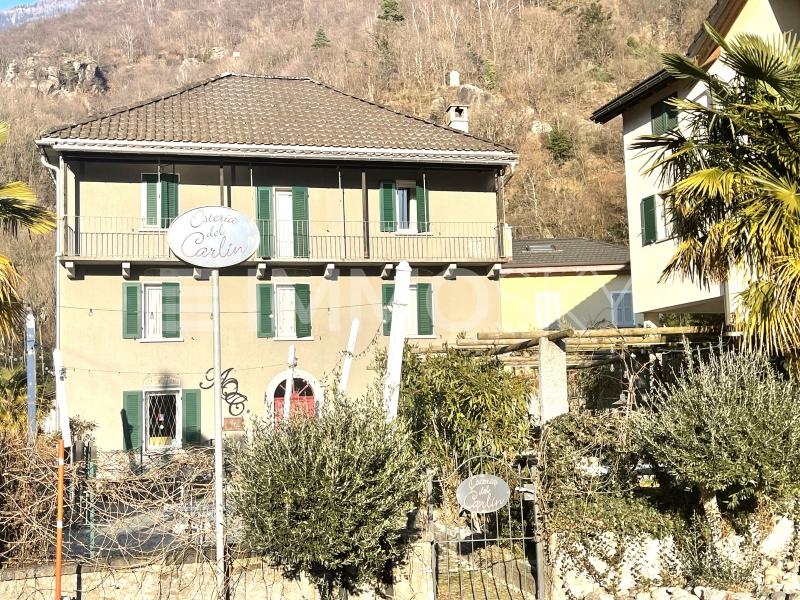 Immerso nel verde - 7.5 stanze Ristorante a Claro