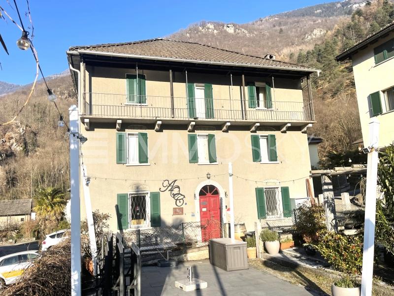 Grande terrazzo soleggiato - 7.5 stanze Ristorante a Claro