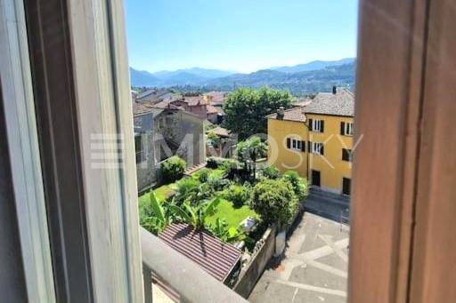 Vista sulla piazza - 5.5 stanze Casa a Cadro
