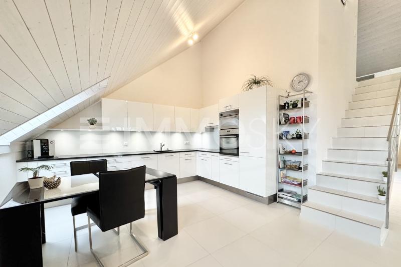 Cuisine ouverte - 5.5 Zimmer Attikawohnung in Gampelen