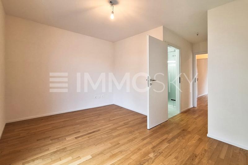 Chambre parentale avec salle de douche - 4.5 pièces Appartement en rez-de-chaussée a Etoy