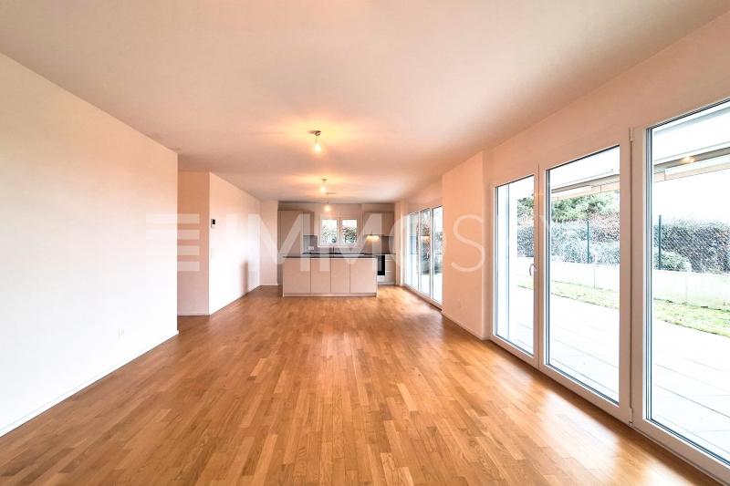 Grande pièce à vivre lumineuse - 4.5 pièces Appartement en rez-de-chaussée a Etoy