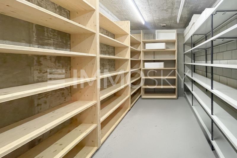 Grosser Archivraum - 2 Zimmer Büro in Tafers