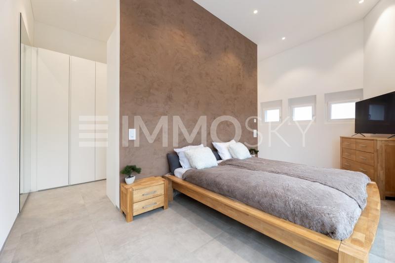 Masterbedroom mit Ankleide - 7.5 Zimmer Villa in Strengelbach