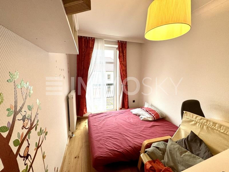 Schlafzimmer mit Zugang zum Balkon - 