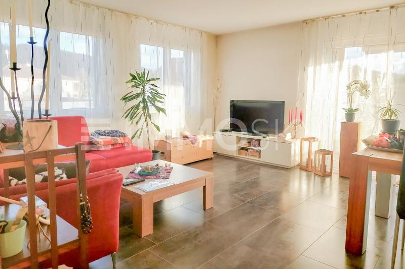 Optimal geschnittenes, grosszügiges Wohnzimmer - 3.5 Zimmer Wohnung in Zufikon