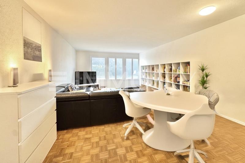 Séjour lumineux - 4.5 pièces Appartement a St Imier