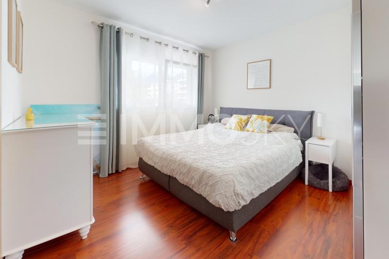 Chambre parentale avec salle de bains - 4.5 Zimmer Gartenwohnung in Sion