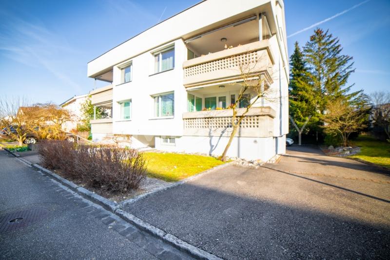 Aussenansicht Eingang - 3.5 Zimmer Wohnung in Aesch BL
