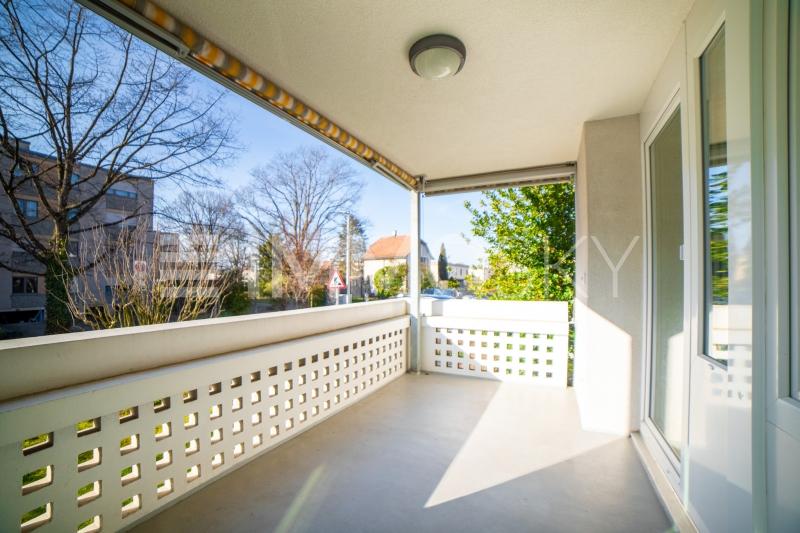 Grosszügiger Balkon mit schöner Aussicht - 3.5 Zimmer Wohnung in Aesch BL