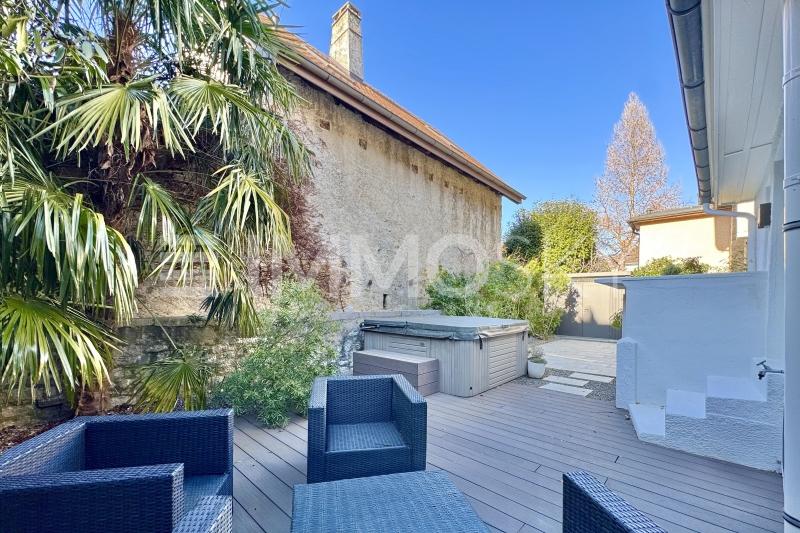 Terrasse avec jacuzzi - 5.5 pièces Maison mitoyenne a Cortaillod