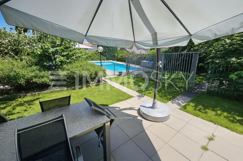 Grand jardin avec piscine - 5.5 pièces Maison a Romont FR