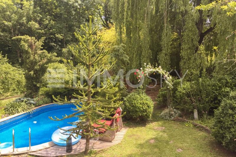 Grand jardin orienté plein Sud - 9 pièces Maison individuelle a Curtilles