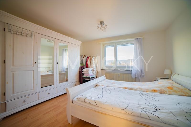 Grosszügiges Elternschlafzimmer - 4.5 Zimmer Etagenwohnung in Pratteln