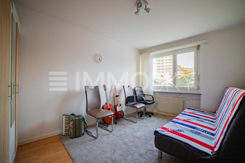 Zweites Zimmer mit viel Tageslicht - 4.5 Zimmer Etagenwohnung in Pratteln