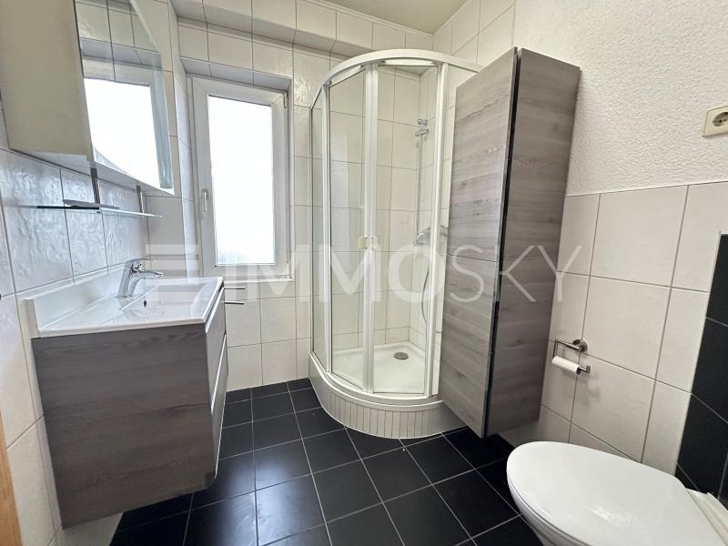 Badezimmer mit Fenster - 