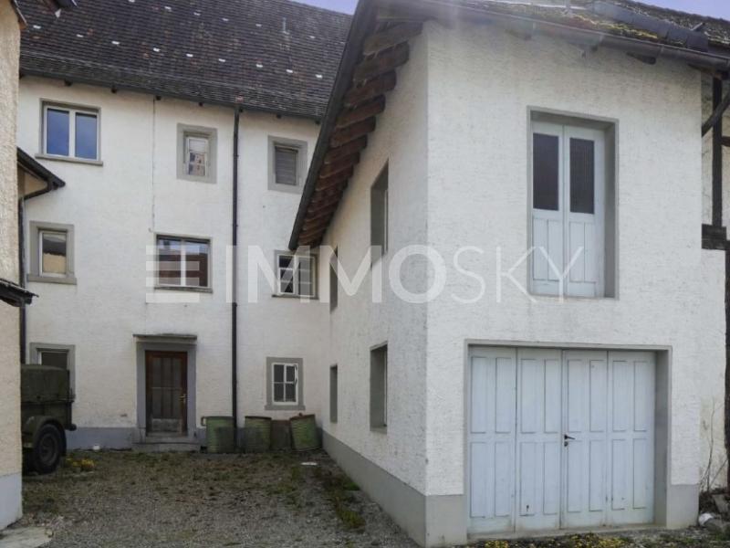 Garage, Hintereingang und oben rechts das Atelier - 11 pièces Maison individuelle a Gächlingen