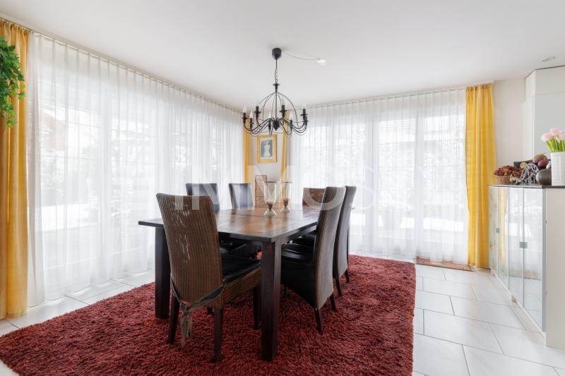 Helle Essecke mit Zugang zur Süd- und West-Terrasse - 5.5 pièces Maison individuelle a Einsiedeln